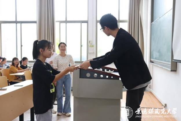 说明: http://www.jci.edu.cn/__local/9/F9/11/1BD1D62632881B24B7F27AD01E3_668B40F2_17BBD.jpg